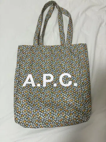 A.P.C. 꽃무늬 토트백