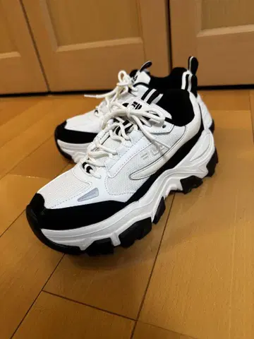 [ 새상품급 ] FILA 스니커즈 23cm