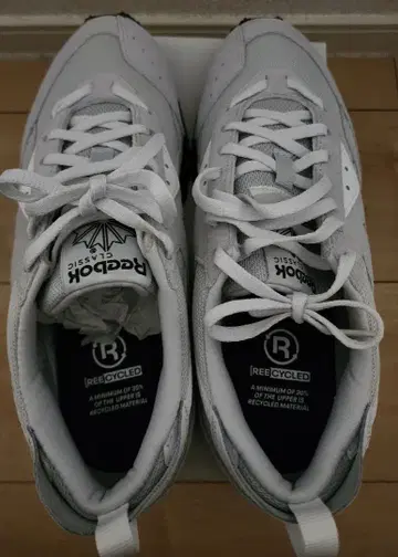 미사용 새상품 리복 Reebok Classic 라이트 그레이 스니커즈