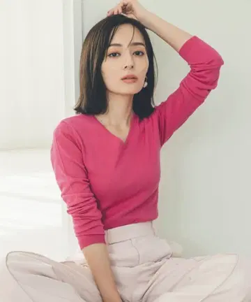 실크 블렌드 V넥 니트탑