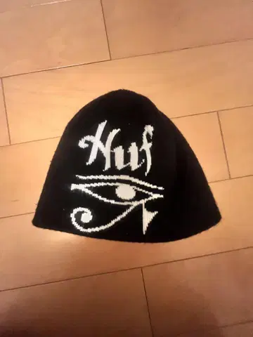 Huf 블랙 니트 모자 아이 오브 호루스