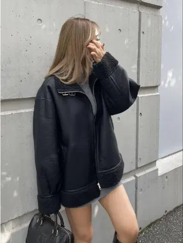 블랙 무스탕 코트 F 사이즈