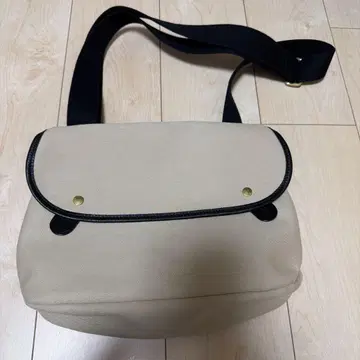 베이지 캔버스 숄더백