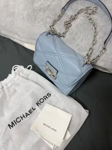 MICHAEL KORS 라이트 블루 숄더백