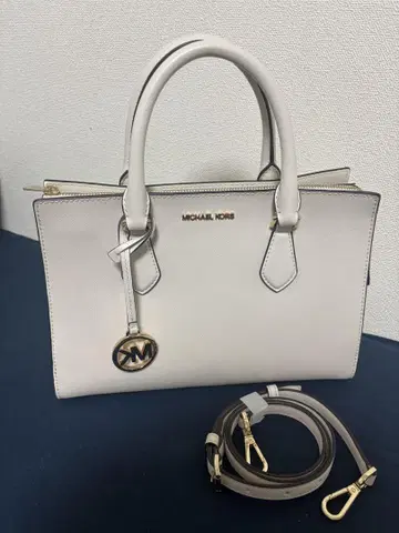 MICHAEL KORS SHEILA 센터 지퍼 사첼 미디엄