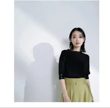 시어 플리츠 슬리브 니트 블랙 내추럴 뷰티 베이직