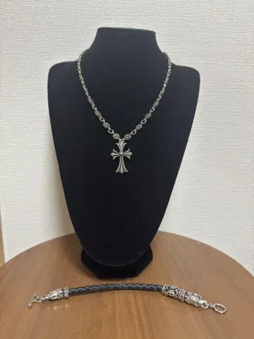 크로스 모티브 목걸이와 팔찌 세트 2점 세트 중고품