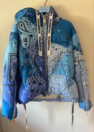 미사용 새상품 KHRISJOY 반다나 패턴 다운 자켓