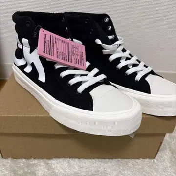 STRAYE의 VENICE BLACK OG 캔버스 하이탑