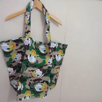 택 포함 새상품 ZARA 도널드 덕 카모플라주 토트백