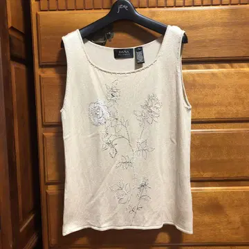 DANA BUCHMAN 베이지 슬리브리스 S 사이즈
