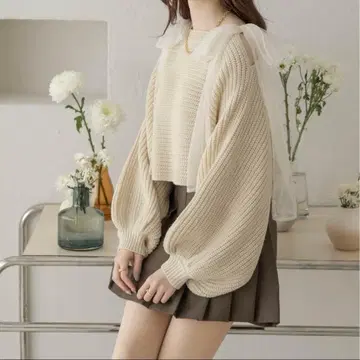 Ambre Neige 튤 리본 상의 니트 오픈 숄더 볼륨 소매