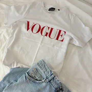 [ VOGUE ] 레드 로고 화이트 티셔츠 화이트/레드