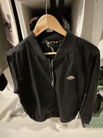 [ 선착순! ] 두더지 고로케 스타디움 UFO 모구코로 자켓