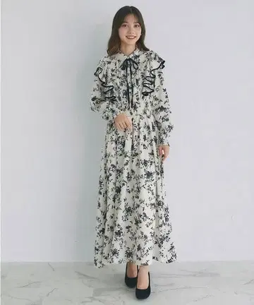 리본 포함 프릴 x 셔링 플라워 프린트 셔츠 원피스