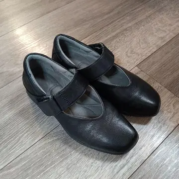 새상품급 fitfit 22.0cm 벨트 포함 블랙 컬러 펌프스