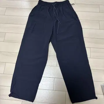 NOTHOMMEBLUE 액티브 나일론 팬츠 네이비 BONBON