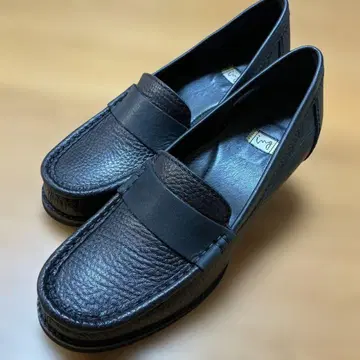 ing 블랙 가죽 중간 힐 23cmEE