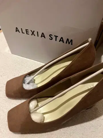 ALEXIA STAM 알리시아스탄 펌프스