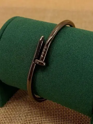 빈티지 블랙 오픈 뱅글 팔찌 앤티크 못