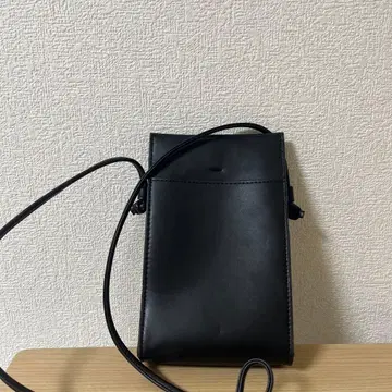 블랙 가죽 숄더백