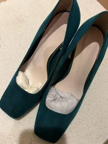 알리시아스탄 스웨이드 펌프스
