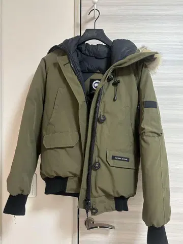 CANADA GOOSE 후드 부착 다운 자켓 올리브 그린