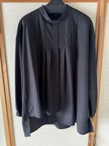 CRESCENT Duo 블랙 플리츠 긴팔 셔츠