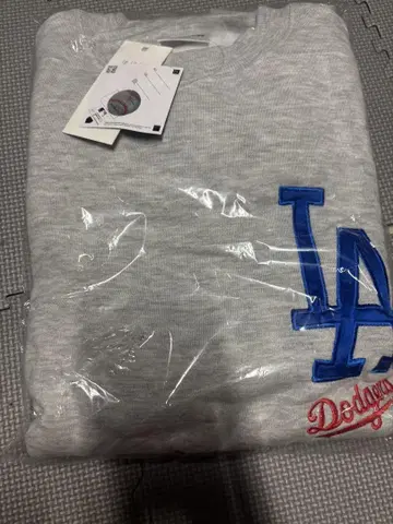 LA Dodgers 로고 자수 크루넥 트레이닝복