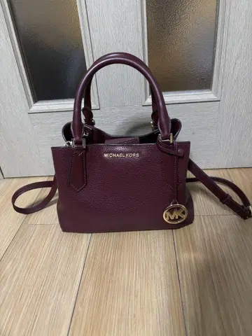 MICHAEL KORS 버건디 핸드백