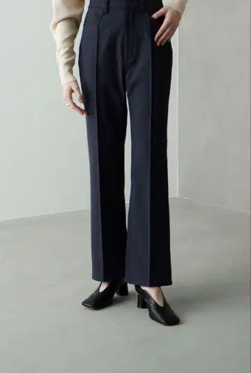 CLANE / PIN TUCK BELL BOTTOM PANTS