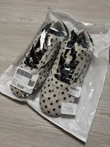 폴카 도트 레이스업 스니커즈