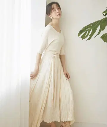 새상품 emmi 니트 도킹 원피스 아이보리