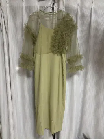 연한 그린 프릴 맥시 드레스