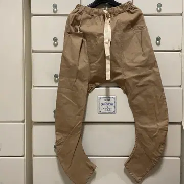 differently 베이지 이지 팬츠