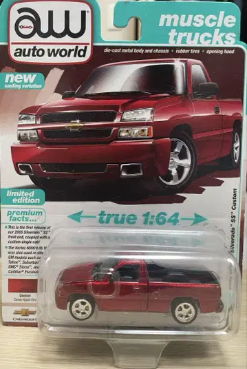 auto world 1/64 2005 Chevy Silverado SS