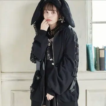 LIZLISA 토끼 귀 레이스업 슬리브 후드티