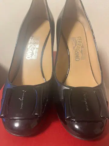 Ferragamo 블랙 발레리나 펌프스 힐 7cm 박스 포함