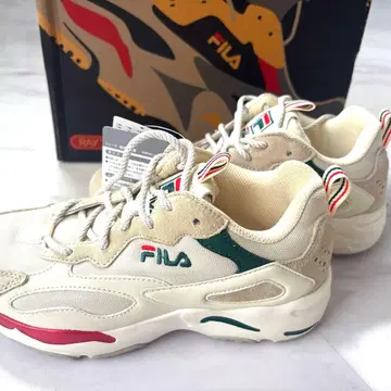 FILA 통굽 스니커즈 아이보리 BTS 콜라보 스니커즈