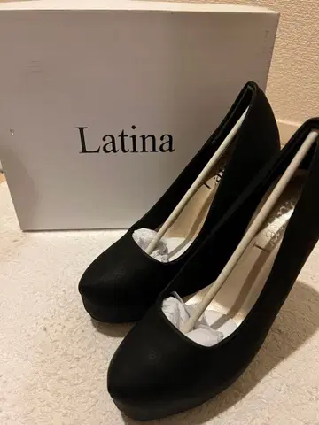 Latina 블랙 스틸레토 하이힐