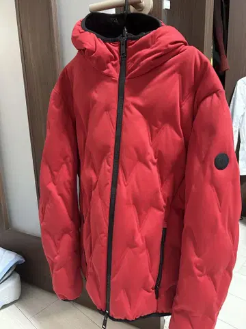 ARMANI EXCHANGE 레드 다운 자켓