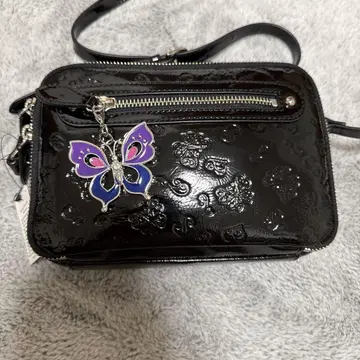광택 에나멜 이층 버터플라이 참 ANNA SUI