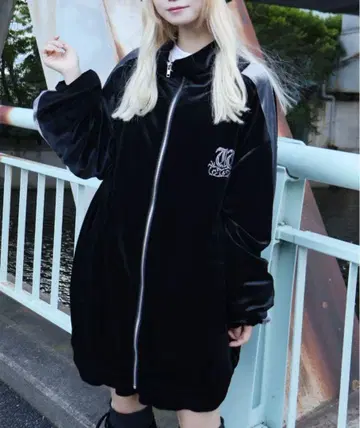 Whinny 카리스마 벨로키라 지퍼 블랙