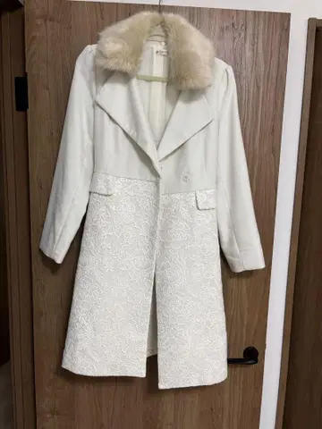 axes 화이트 롱 코트 퍼 옷깃