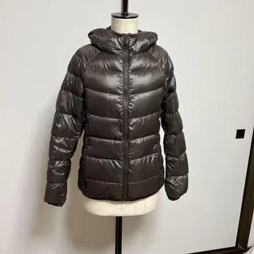UNIQLO 다크 브라운 후드 부착 울트라 라이트 다운 자켓