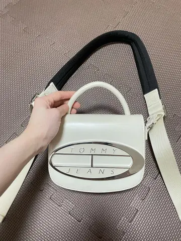 TOMMY JEANS 화이트 핸드백
