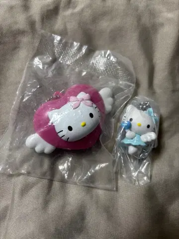 산리오 꿈꾸는 엔젤 라이트 스윙 가챠가챠 키티 키링