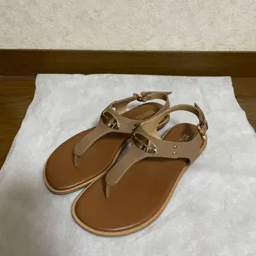 MICHAEL KORS 브라운 플립플랍