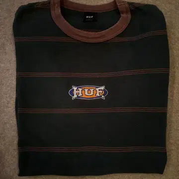 HUF 다크 그레이 스트라이프 티셔츠