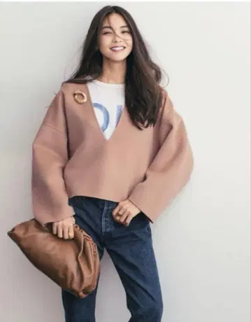 ebure 노카라 v넥 블랙 블랙